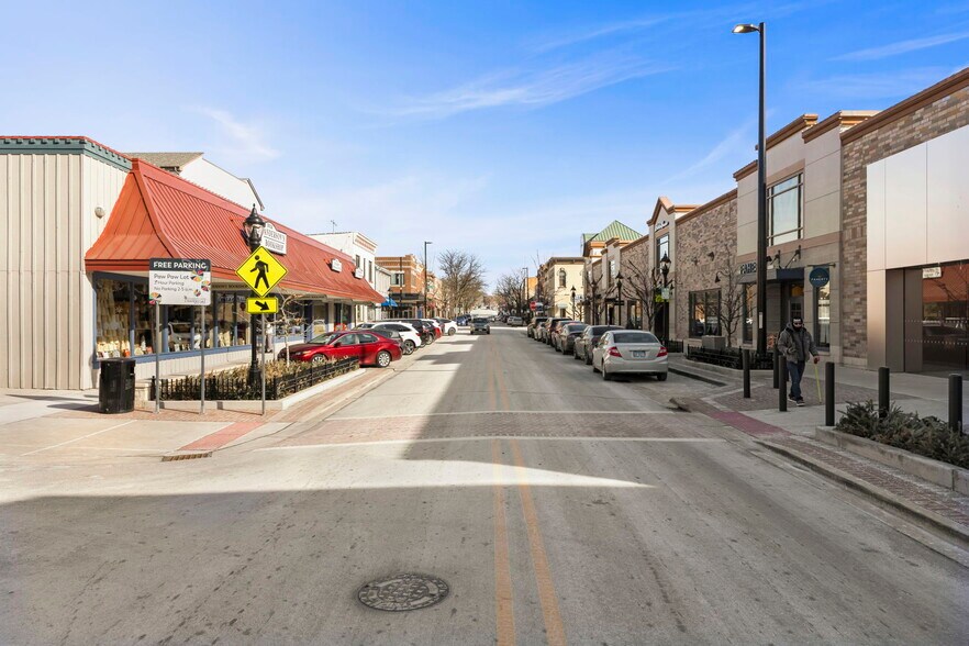 More Photos Of 111-123 Jefferson Ave, Naperville Storefront For Lease
