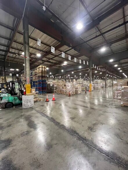 More Photos Of 245 N Vineland Ave, City Of Industry Warehouse For Lease