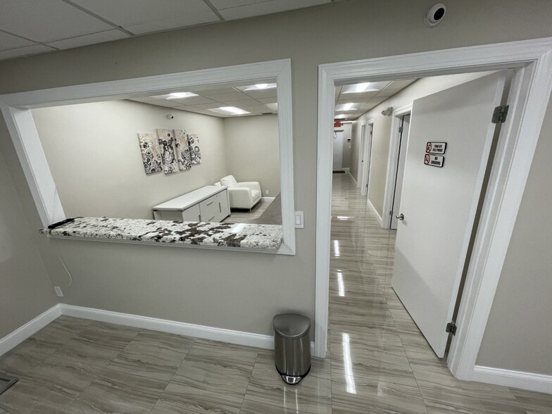More Photos Of 201 N University Dr, Plantation Medical For Sale