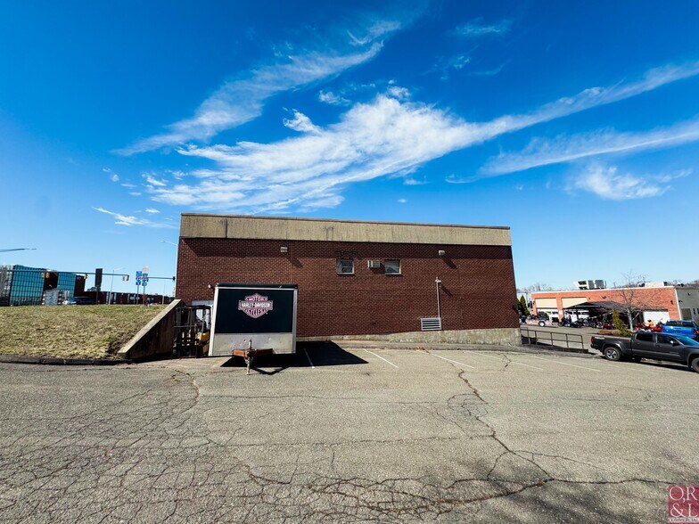 More Photos Of 400 Connecticut Blvd, East Hartford Freestanding For Lease