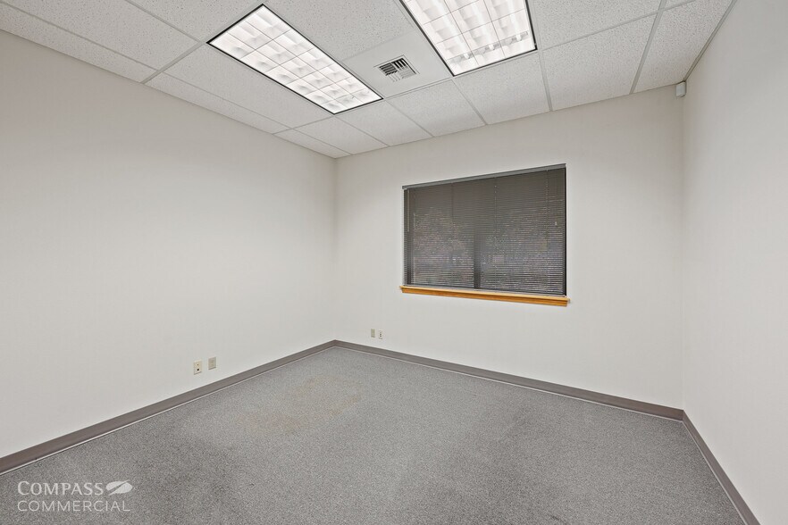 More Photos Of 720 SE Business Way, Bend Warehouse For Sale