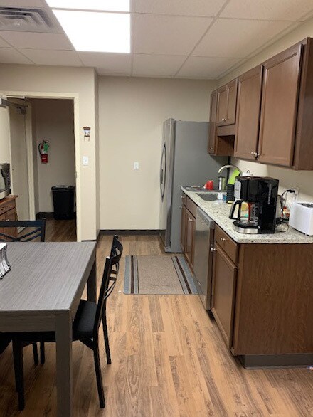 More Photos Of 2400-2416 W Detroit St, Broken Arrow Medical For Lease