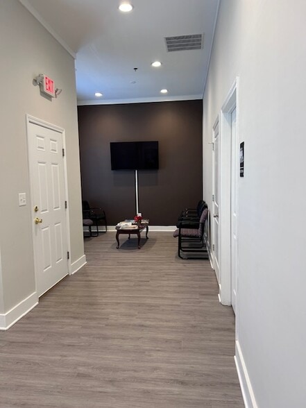 More Photos Of 245-251 River Park Dr, Woodstock Medical For Sale