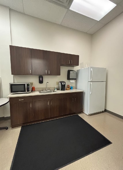 More Photos Of 6625 Network Way, Indianapolis Light Distribution For Sale