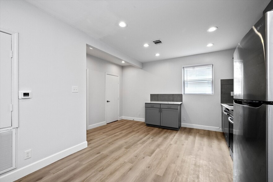 More Photos Of 1010 27th st, Galveston Apartments For Sale