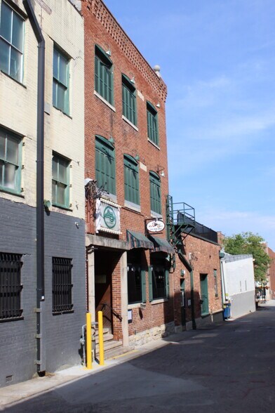 More Photos Of 210 Commercial Way, Jefferson City Flex For Sale