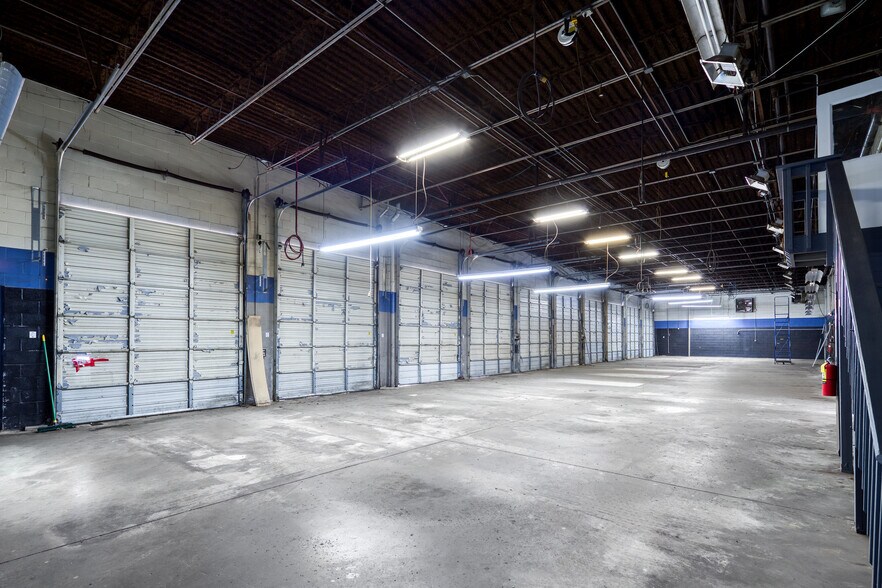 More Photos Of 125 Park Access Dr, Lawrenceville Showroom For Sale