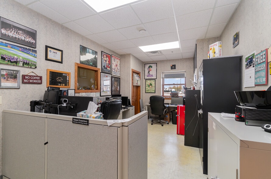 More Photos Of 6006 Westside Saginaw Rd, Bay City Office For Sale