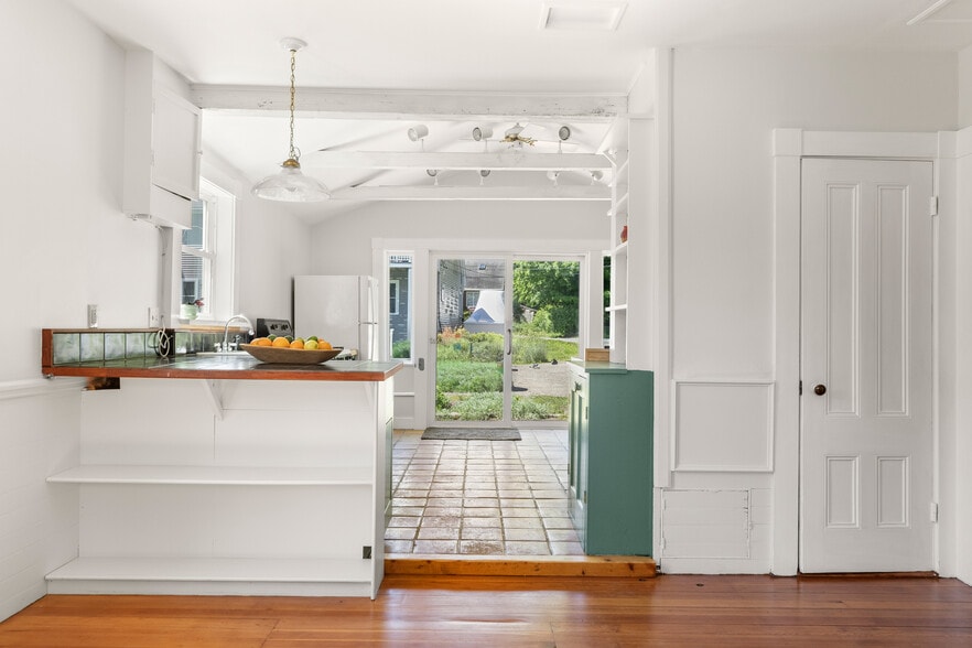 More Photos Of 7 Main St. St, Essex Apartments For Sale