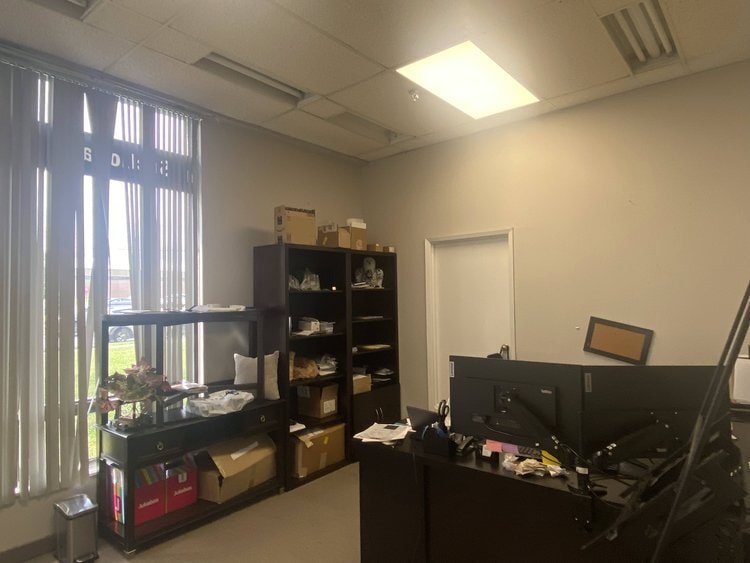 More Photos Of 350-364 Supertest Rd, Toronto Warehouse For Lease