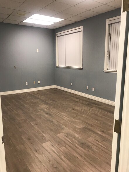 More Photos Of 31111-31125 US Highway 19 N, Palm Harbor Office For Lease