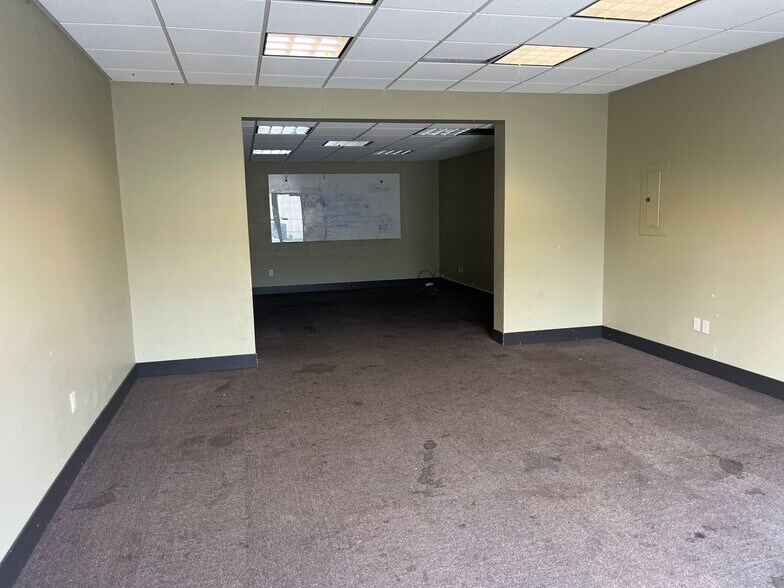 More Photos Of 2728 W Main St, Medford Manufacturing For Lease