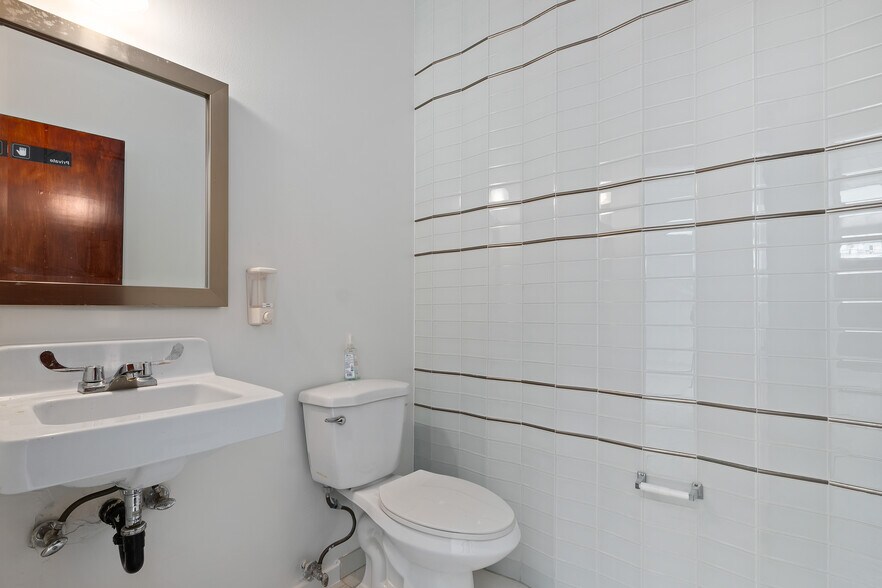 More Photos Of 2330 S Main St, Salt Lake City Office For Lease