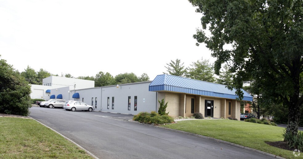 More Photos Of 1725 Louisville Dr, Knoxville Office For Lease