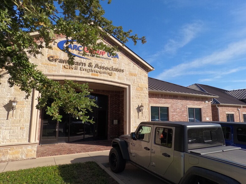 More Photos Of 6570 Naaman Forest Blvd, Garland Medical For Sale