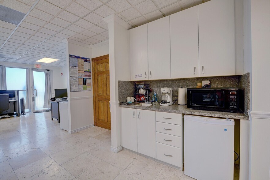 More Photos Of 5220 S University Dr, Davie Office For Sale