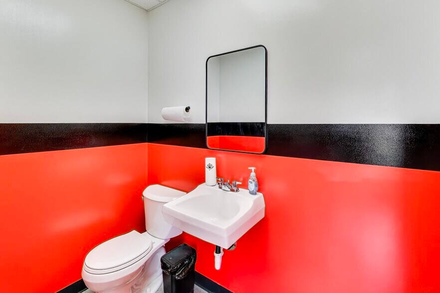 More Photos Of 18W455 Roosevelt Rd, Lombard Auto Repair For Sale