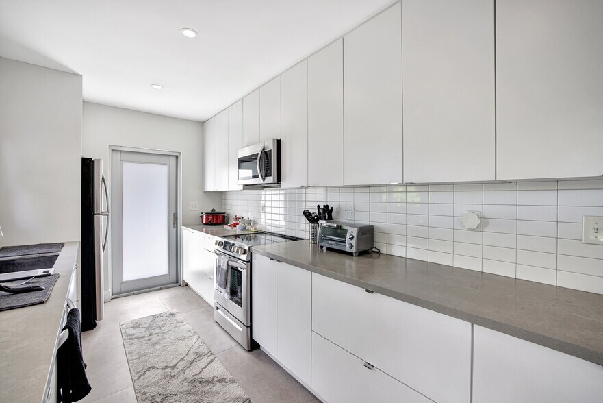 More Photos Of 625 NE 13th Ave, Fort Lauderdale Multifamily For Sale