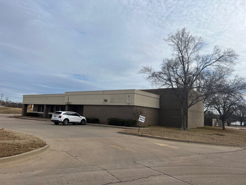 More Photos Of 609 Virginia Ave, Ponca City Healthcare For Lease