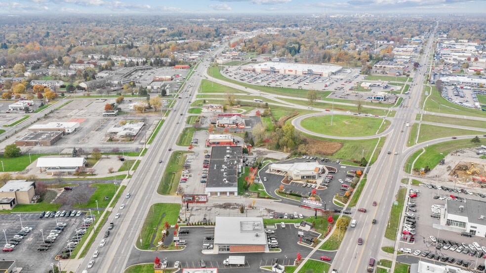 More Photos Of 6527 S Cedar St, Lansing Freestanding For Lease