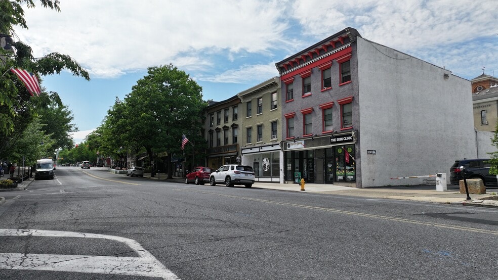More Photos Of 135-137 Northampton St, Easton Storefront Retail Residential For Lease