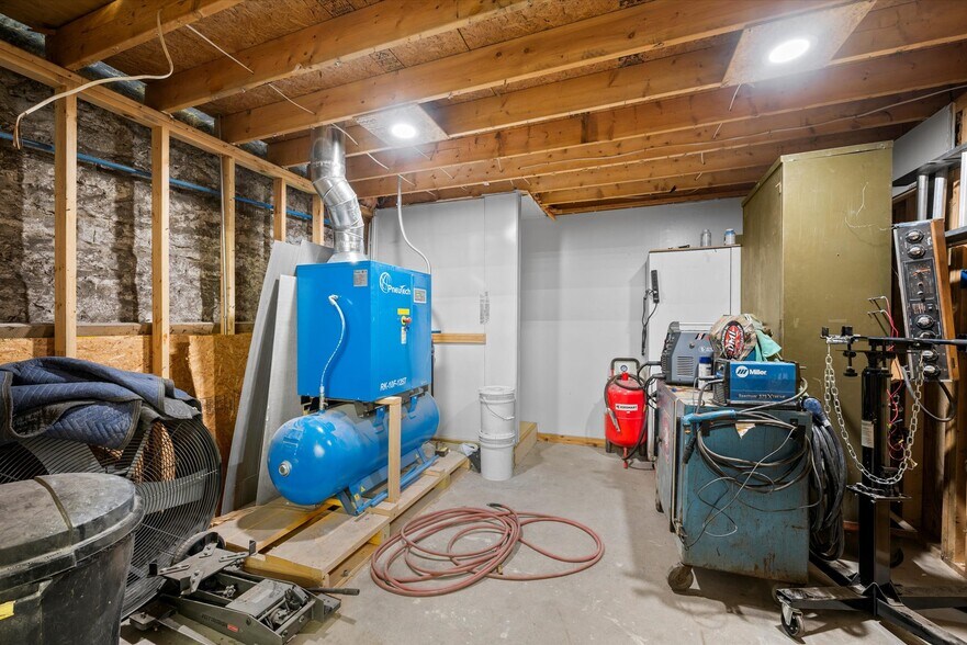 More Photos Of 1728 Sadler St, Sandusky Warehouse For Sale