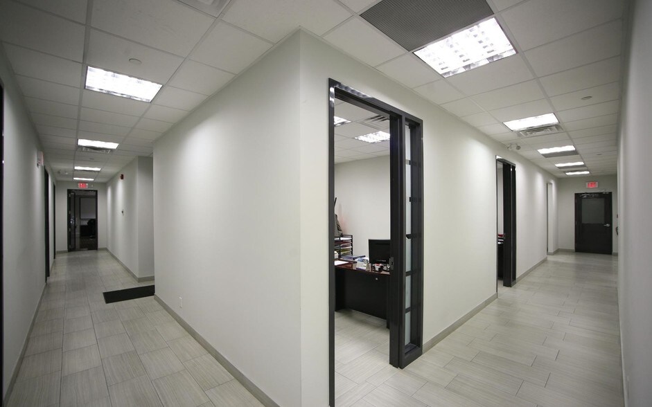 More Photos Of 5 Copper Rd, Brampton Warehouse For Lease