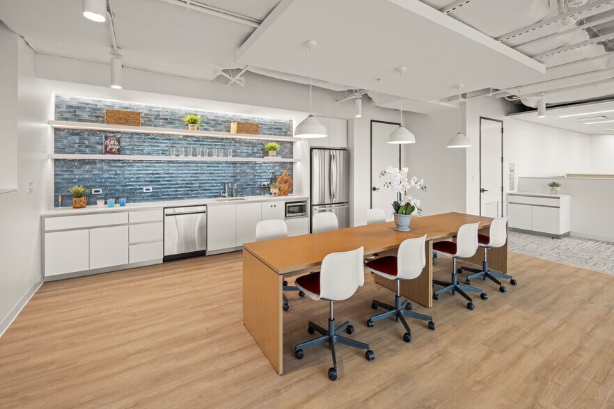 More Photos Of 6903 Rockledge Dr, Bethesda Unknown For Lease