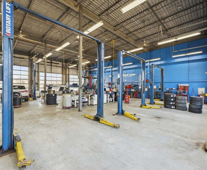 More Photos Of 670 Riddell Rd, Orangeville Freestanding For Sale