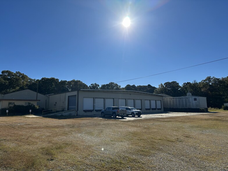 More Photos Of 403 N Texas St, Crossett Warehouse For Lease