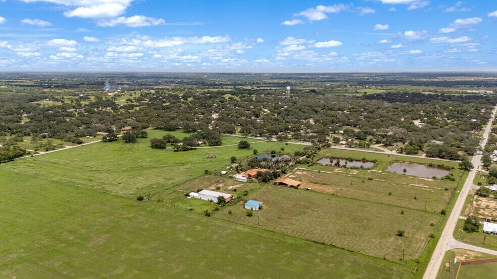 More Photos Of 1551 N Windy Knoll Dr, Devine Land For Sale