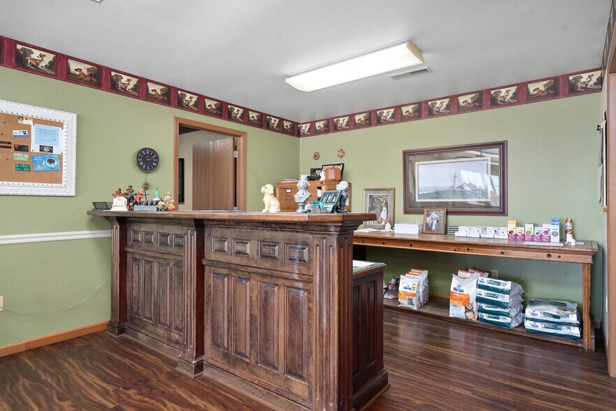 More Photos Of 11159 Lawrence 1163, Mount Vernon Veterinarian Kennel For Sale