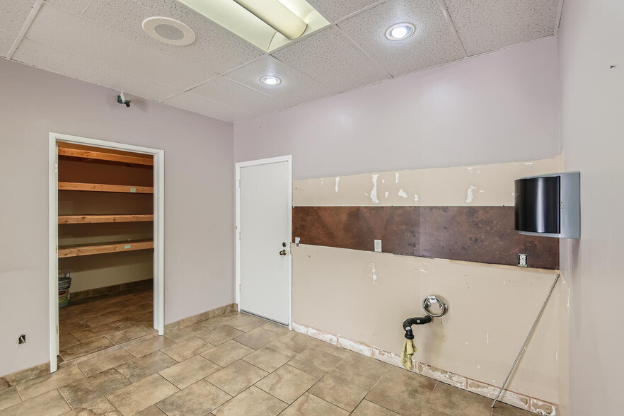 More Photos Of 1735 Main St, Ramona Freestanding For Lease