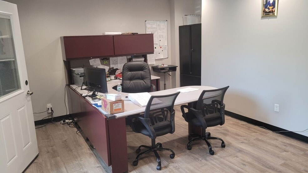 More Photos Of 1601 Pennsylvania Ave, Linden Manufacturing For Sale