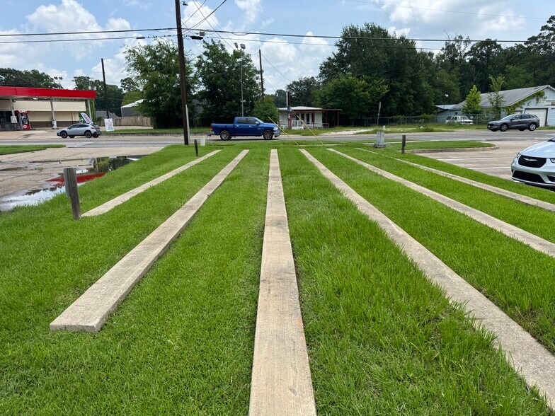 More Photos Of 1208 S Chestnut St, Lufkin Showroom For Sale