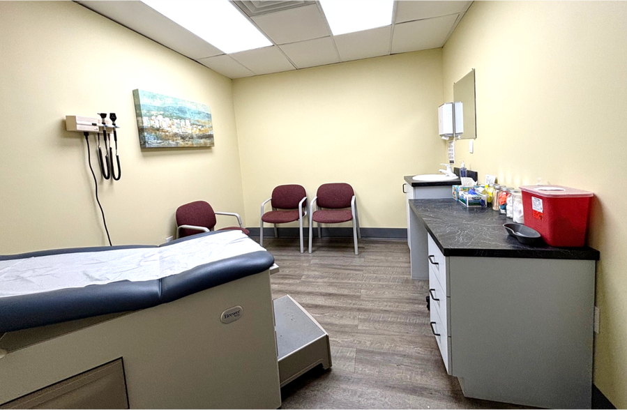 More Photos Of 30000 Orchard Lake Rd, Farmington Medical For Lease