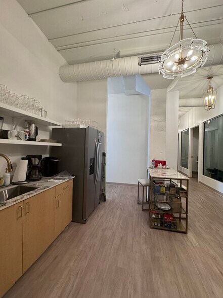 More Photos Of 12 E Walnut St, Asheville Storefront Retail Office For Lease