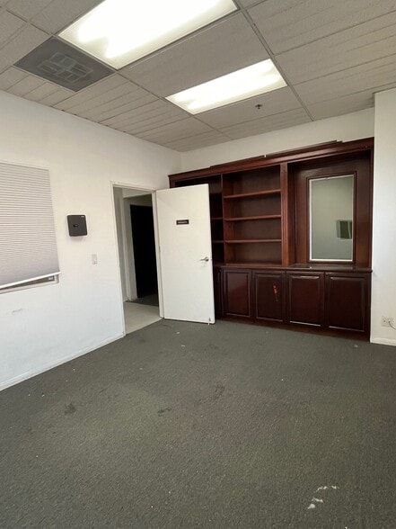 More Photos Of 1922 E 7th Pl, Los Angeles Light Manufacturing For Lease