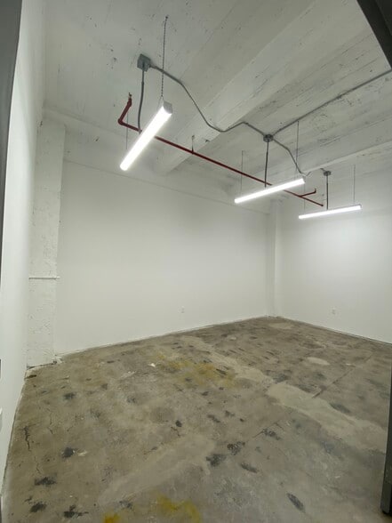 More Photos Of 901 E 31st St, Los Angeles Manufacturing For Lease