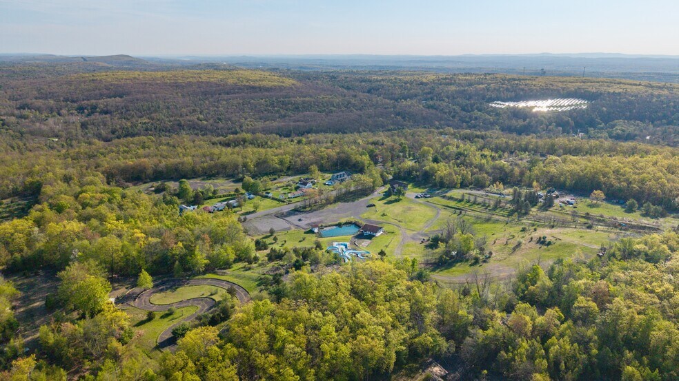 More Photos Of 167 Hill Rd, Kingston Sports And Entertainment For Sale