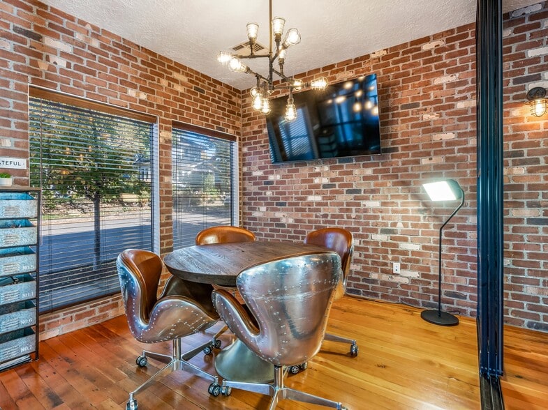 More Photos Of 2917 Washington St, Vancouver Storefront Retail Office For Sale