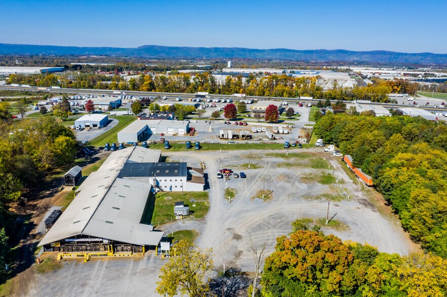 More Photos Of 1514 Commerce Ave, Carlisle Light Distribution For Lease