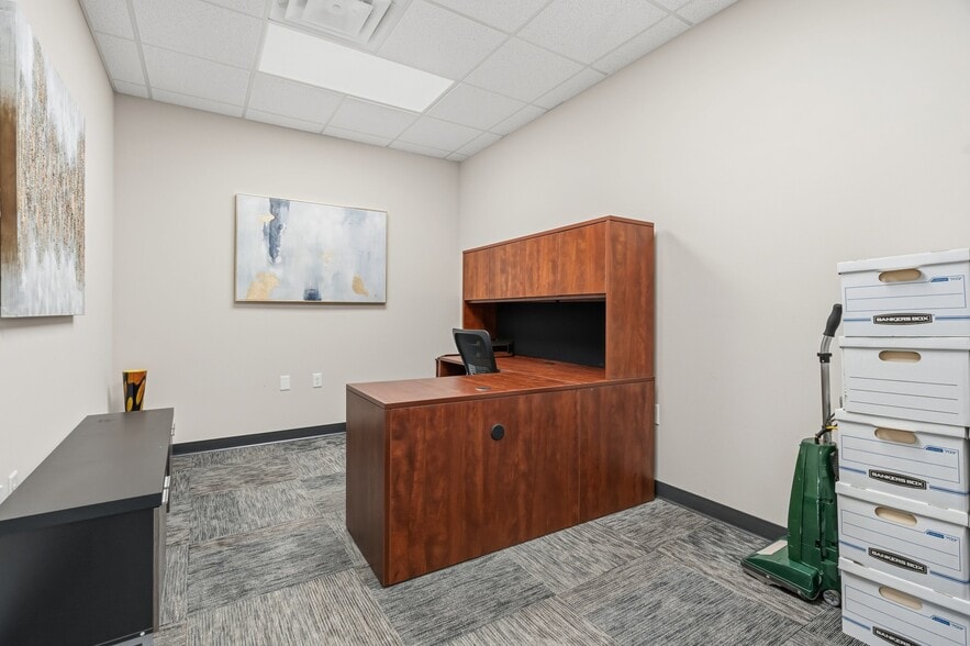 More Photos Of 131 S Country Club Rd, Lake Mary Office For Sale