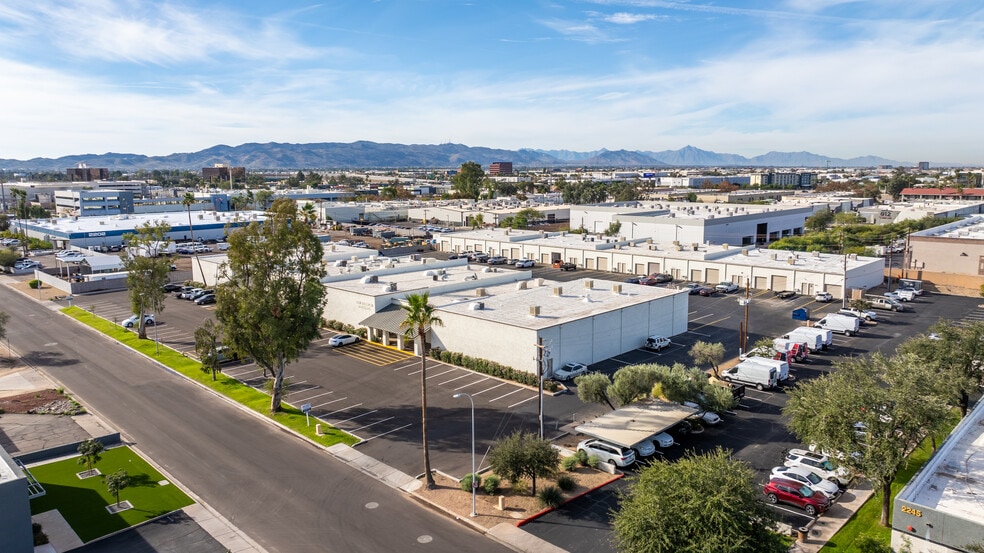 More Photos Of 910 S Hohokam Dr, Tempe Warehouse For Lease