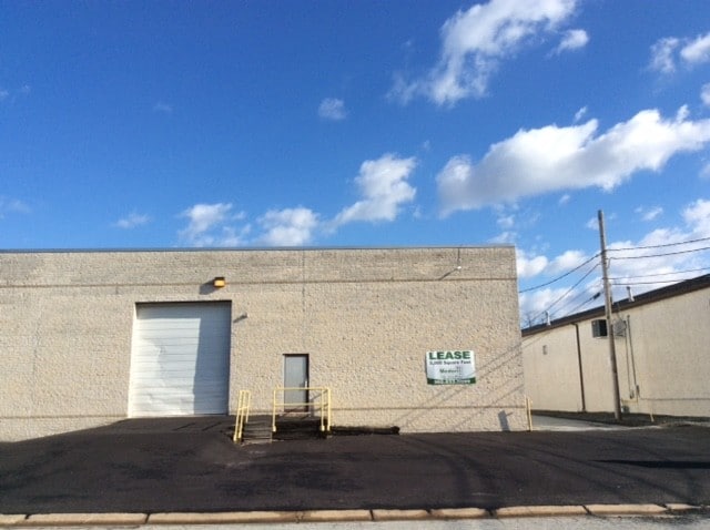 More Photos Of 41-43 Germay Dr, Wilmington Distribution For Lease