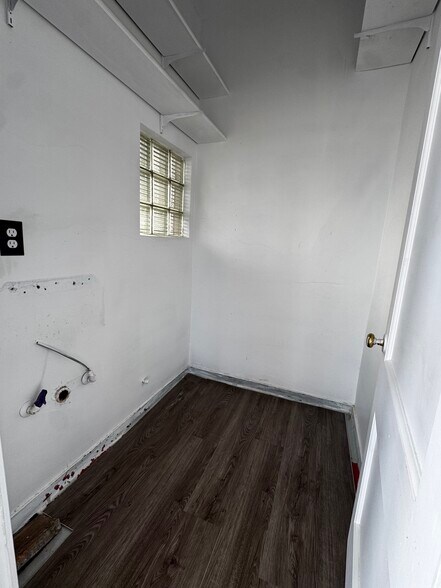 More Photos Of 620 Elk St, Alexander Warehouse For Sale