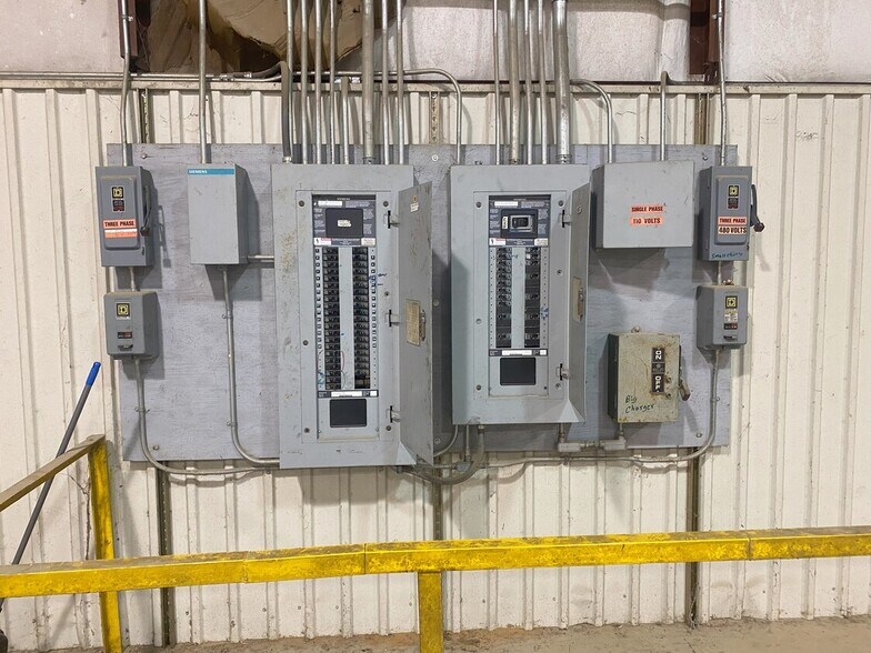 More Photos Of 422 Bay St, Heidelberg Manufacturing For Lease