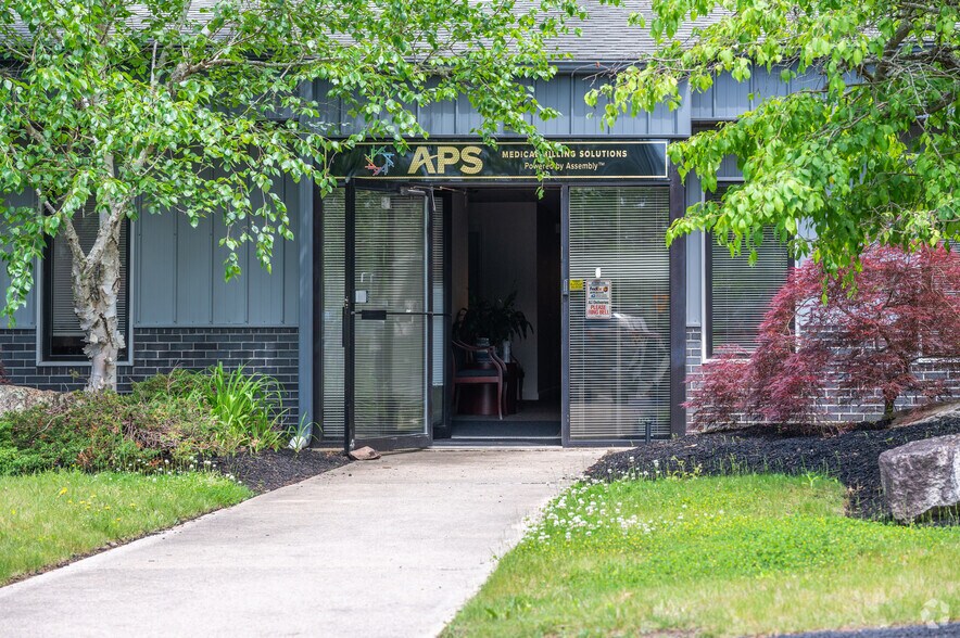 More Photos Of 10 Little Brook Rd, Wareham Light Distribution For Lease
