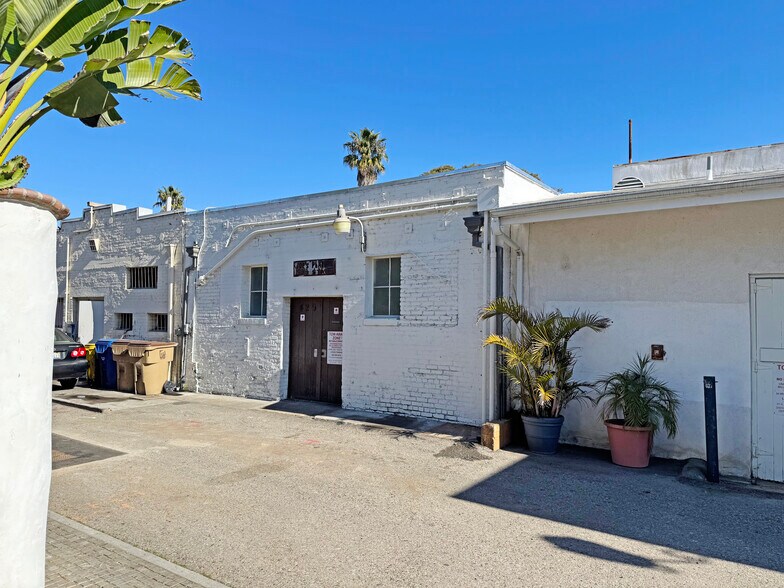 More Photos Of 429 State St, Santa Barbara Storefront For Sale