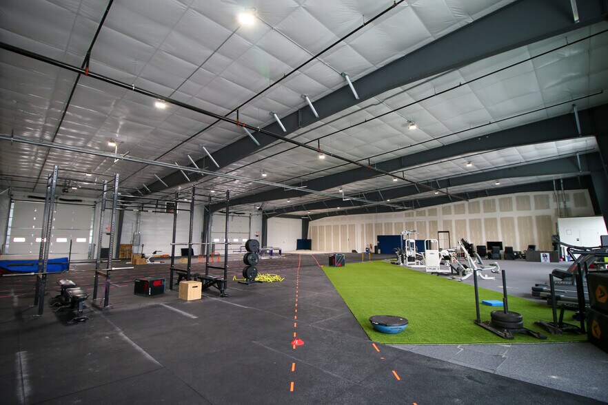 More Photos Of 250 Delaware St, Norwalk Light Manufacturing For Lease